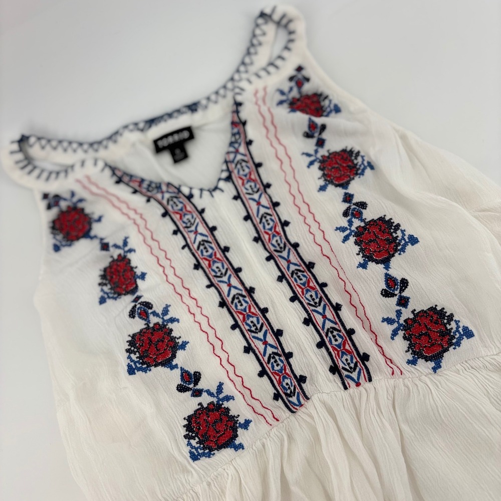 Torrid‎ Womens White Embroidered Floral Babydoll Tank Top Size 0 Boho Hippie